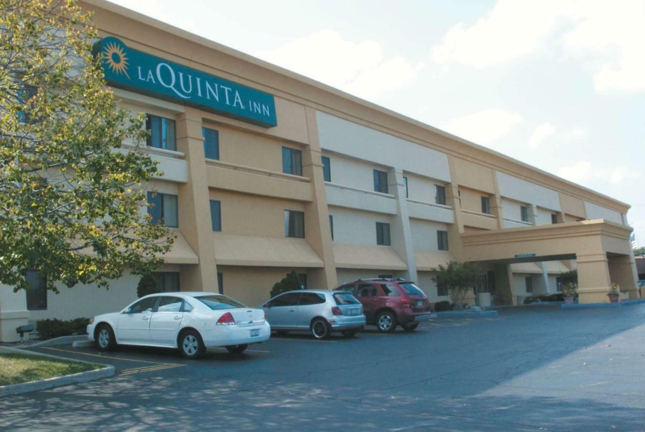 La Quinta Inn By Wyndham Milwaukee West Brookfield Exterior photo